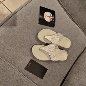 Vionic sandels size 8 NWT